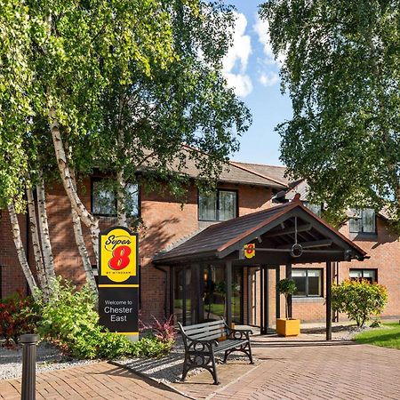 Super 8 By Wyndham Chester East Exterior foto