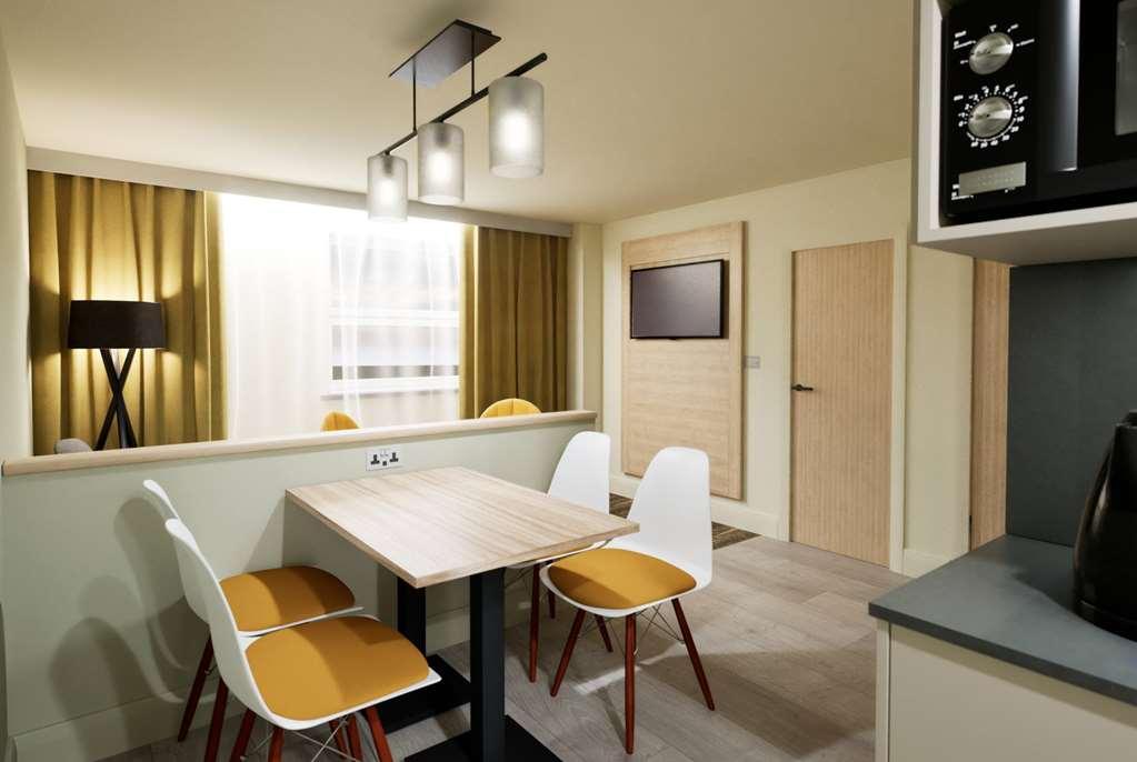 Super 8 By Wyndham Chester East Habitación foto