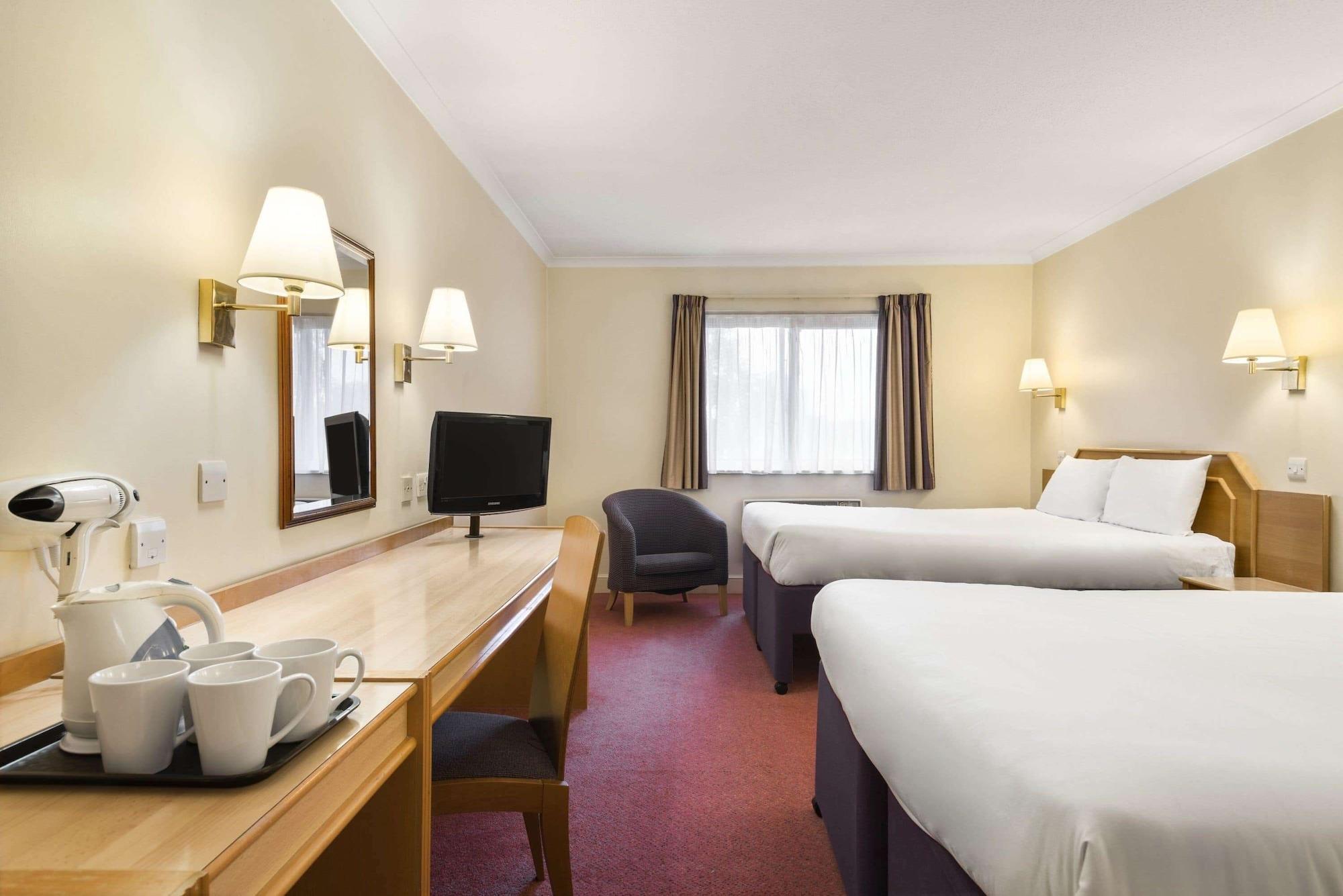 Super 8 By Wyndham Chester East Exterior foto
