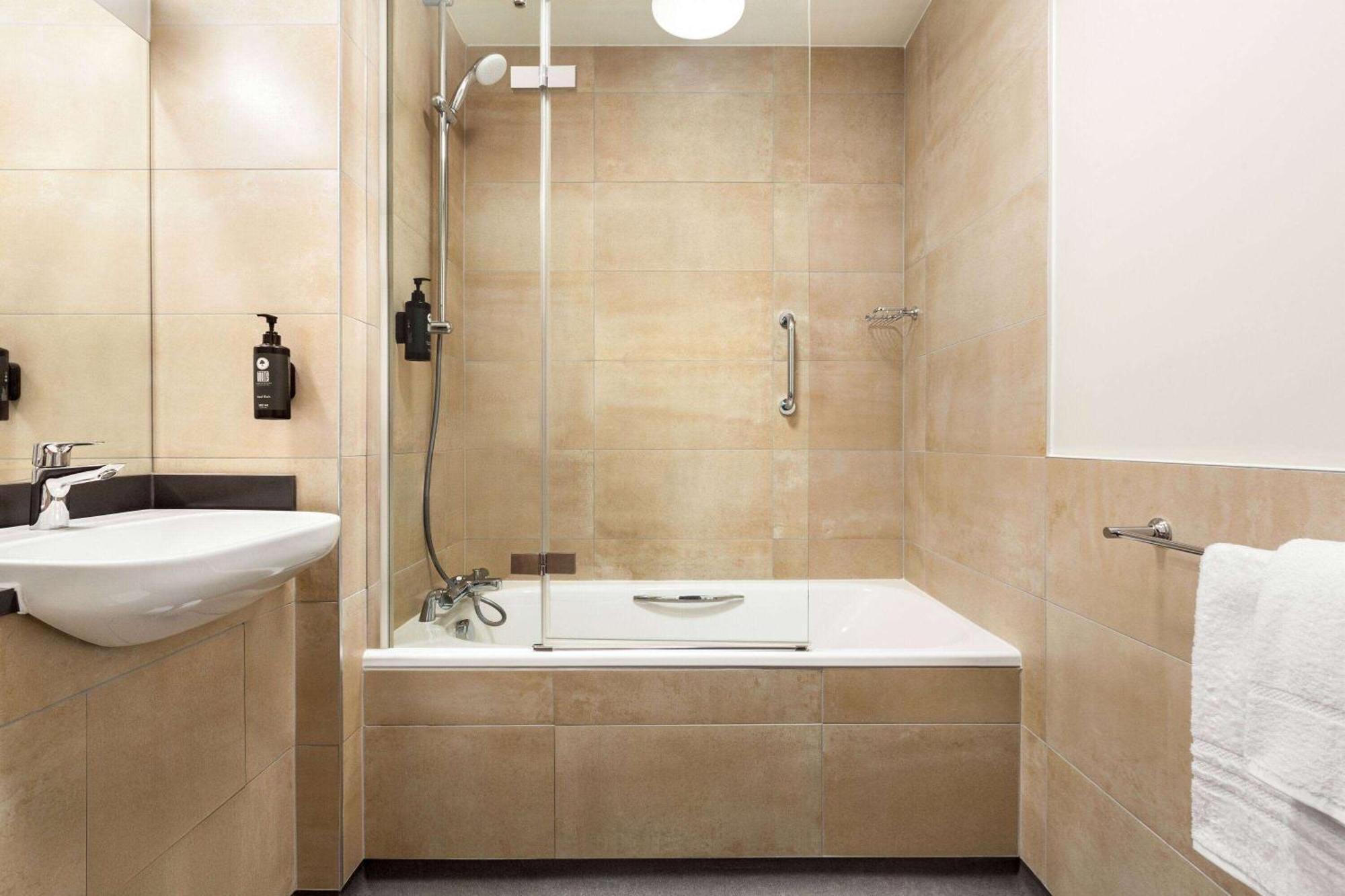 Super 8 By Wyndham Chester East Habitación foto